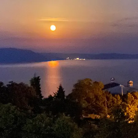 Castelina Villa *